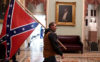 議事堂を襲った南軍旗