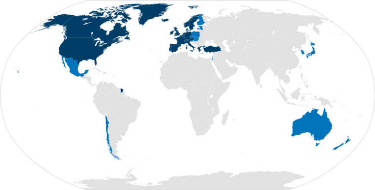 OECD加盟国（藍色は1961年の発足当時の加盟国、薄い青はその後の加盟国。出典：Wikipedia）