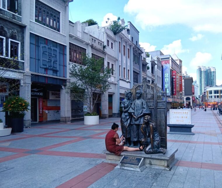 上下九街で見かけた銅像たち